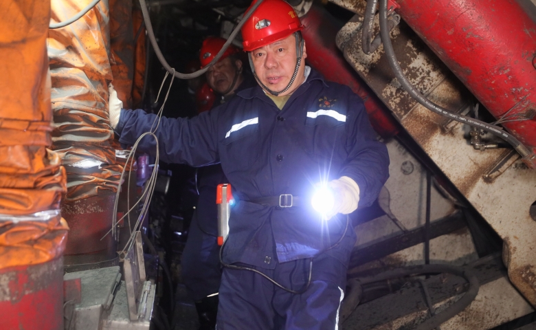 張秉德在富力礦調研檢查時強調 超前開展災害防治工...